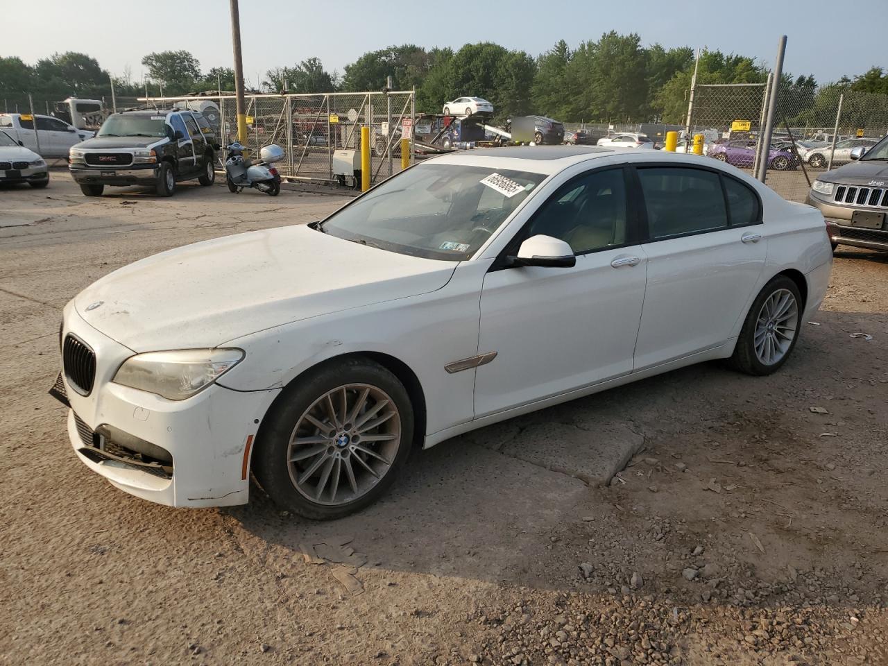 2013 BMW 750 Lxi - zdjęcie główne