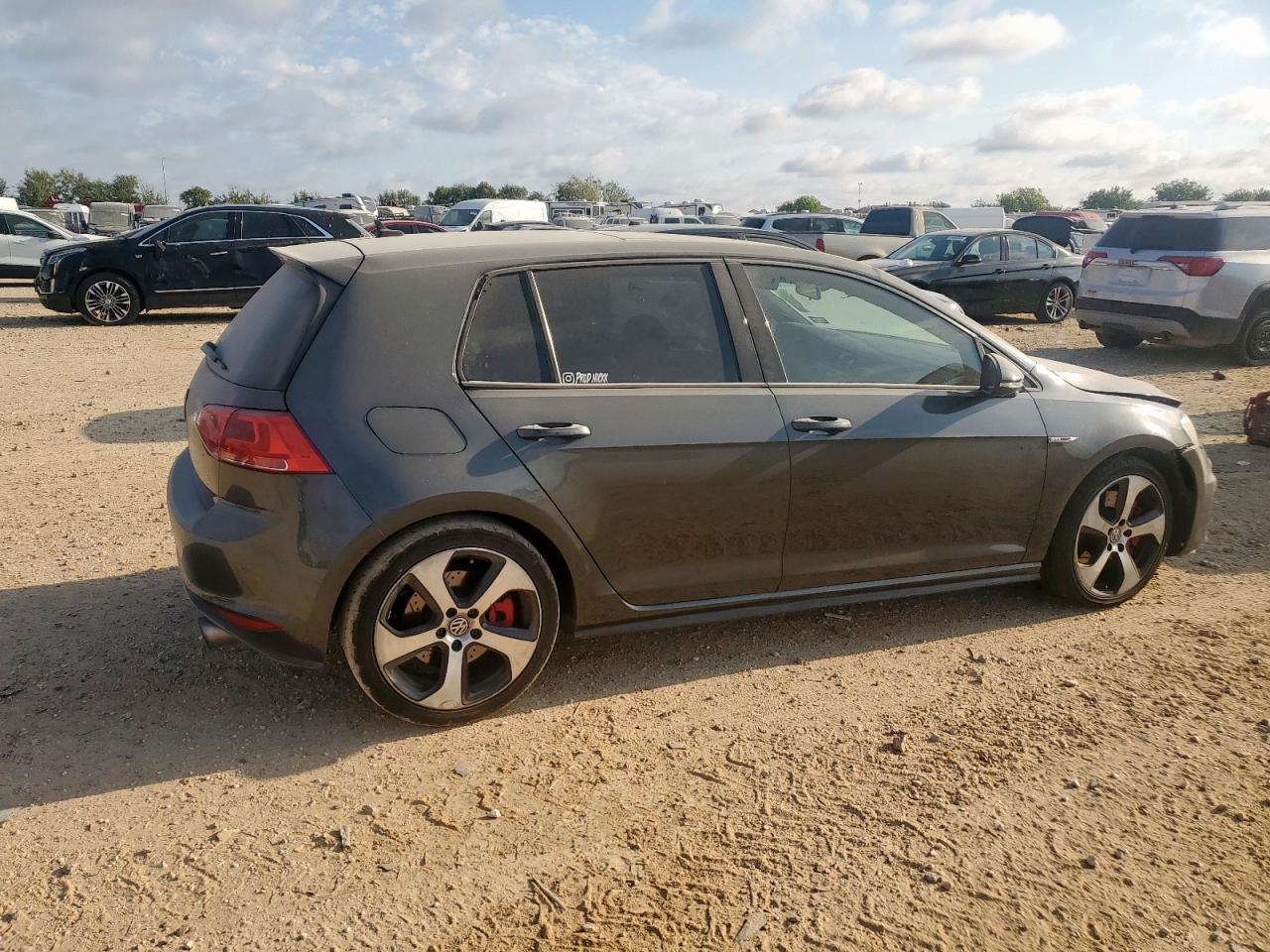 2017 Volkswagen GTI - zdjęcie 3