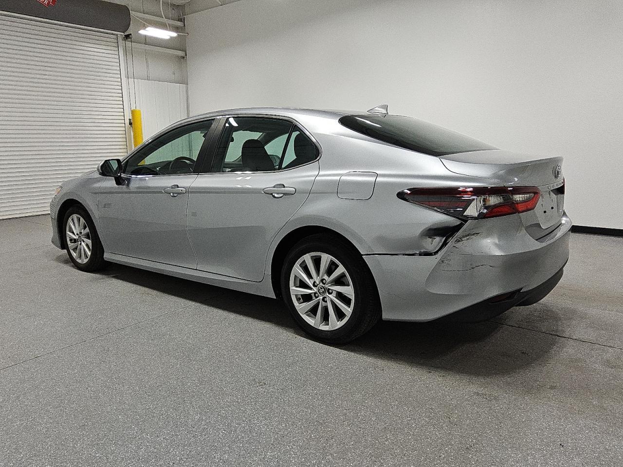 2024 Toyota Camry - zdjęcie 2