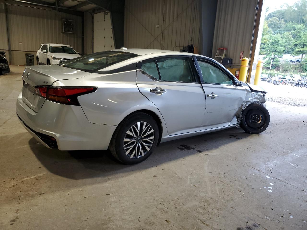 2024 Nissan Altima Sv - zdjęcie 3