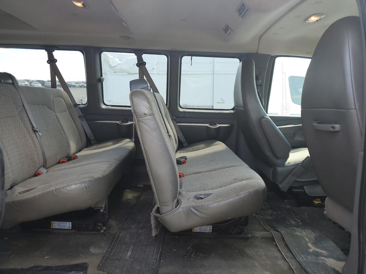 2013 Chevrolet Express G3500 - zdjęcie 11
