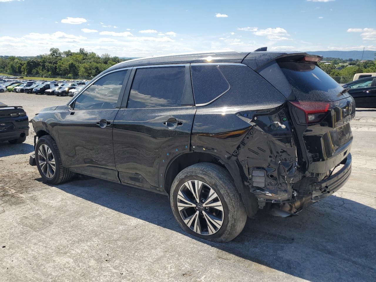 2023 Nissan Rogue Sv - zdjęcie 2