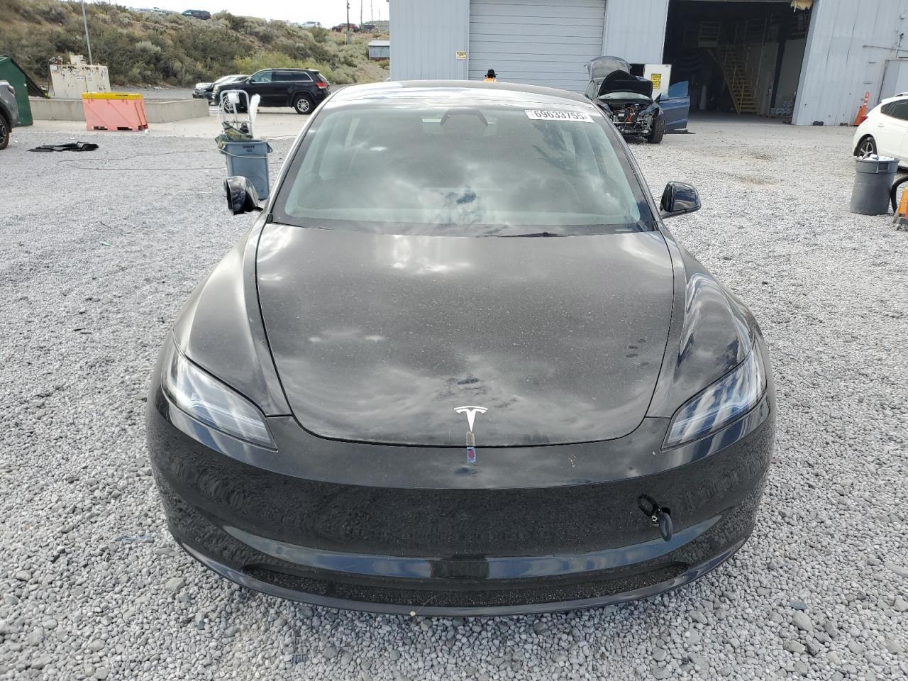 2025 Tesla Model 3 - zdjęcie 5