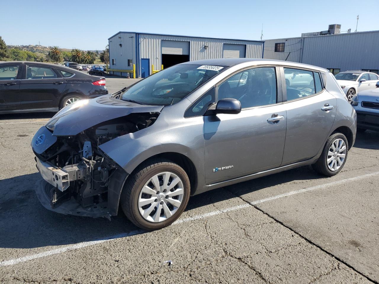 2015 Nissan Leaf S - zdjęcie główne