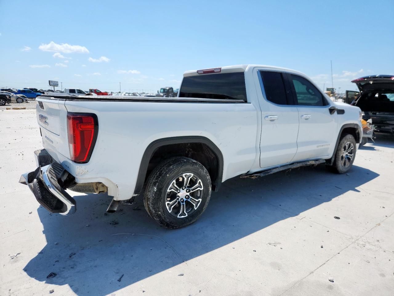 2021 GMC Sierra - zdjęcie 3