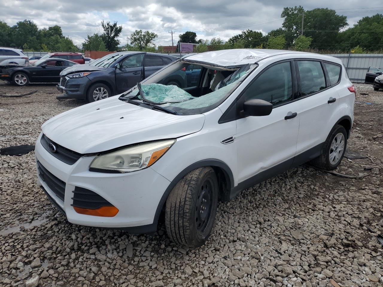 2015 Ford Escape S - zdjęcie główne