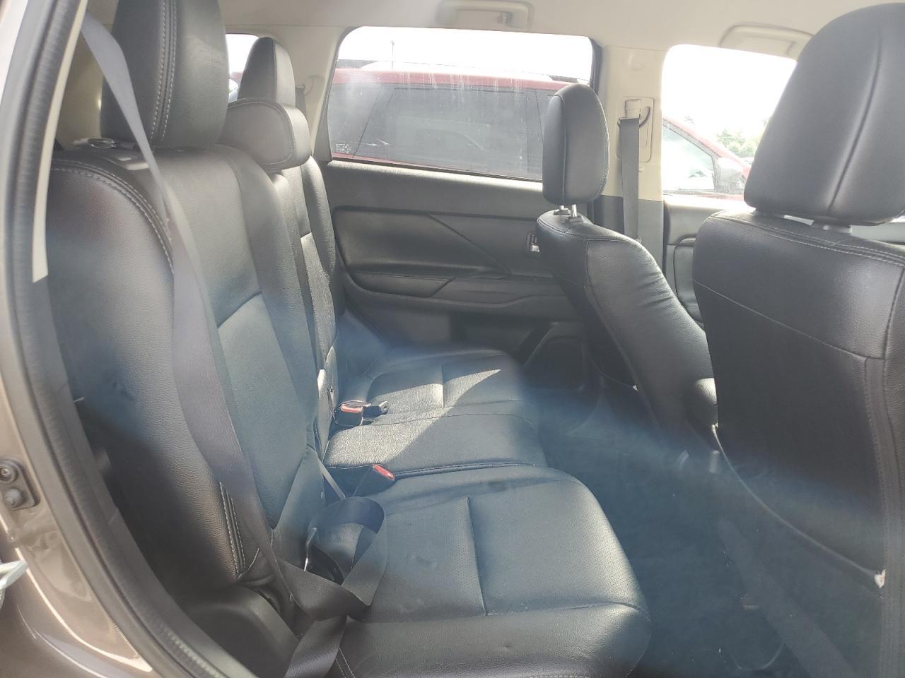 2017 Mitsubishi Outlander Se - zdjęcie 10