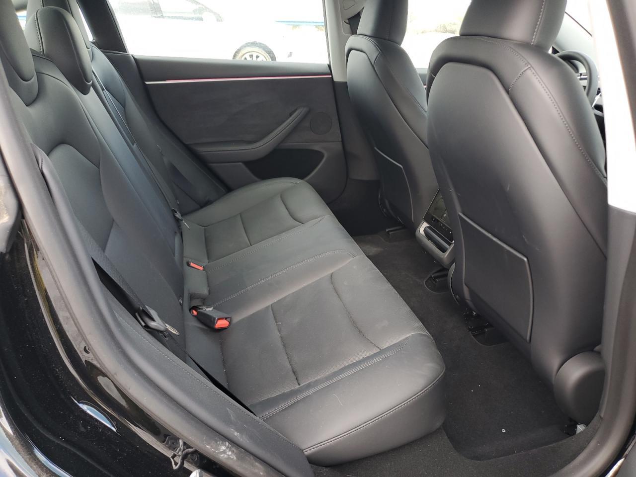2025 Tesla Model 3 - zdjęcie 10