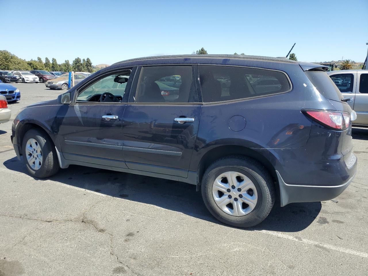 2016 Chevrolet Traverse Ls - zdjęcie 2