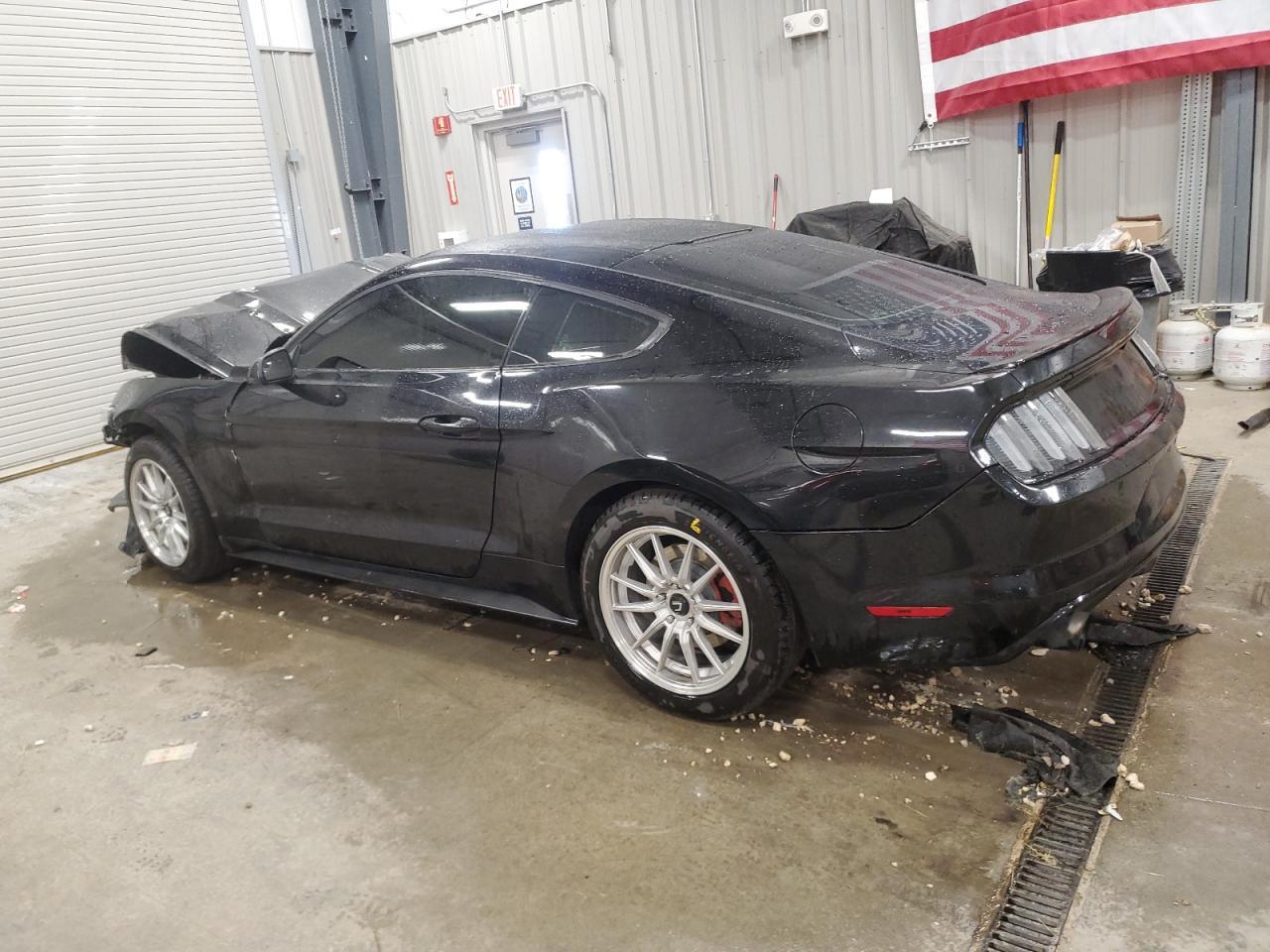 2017 Ford Mustang - zdjęcie 2