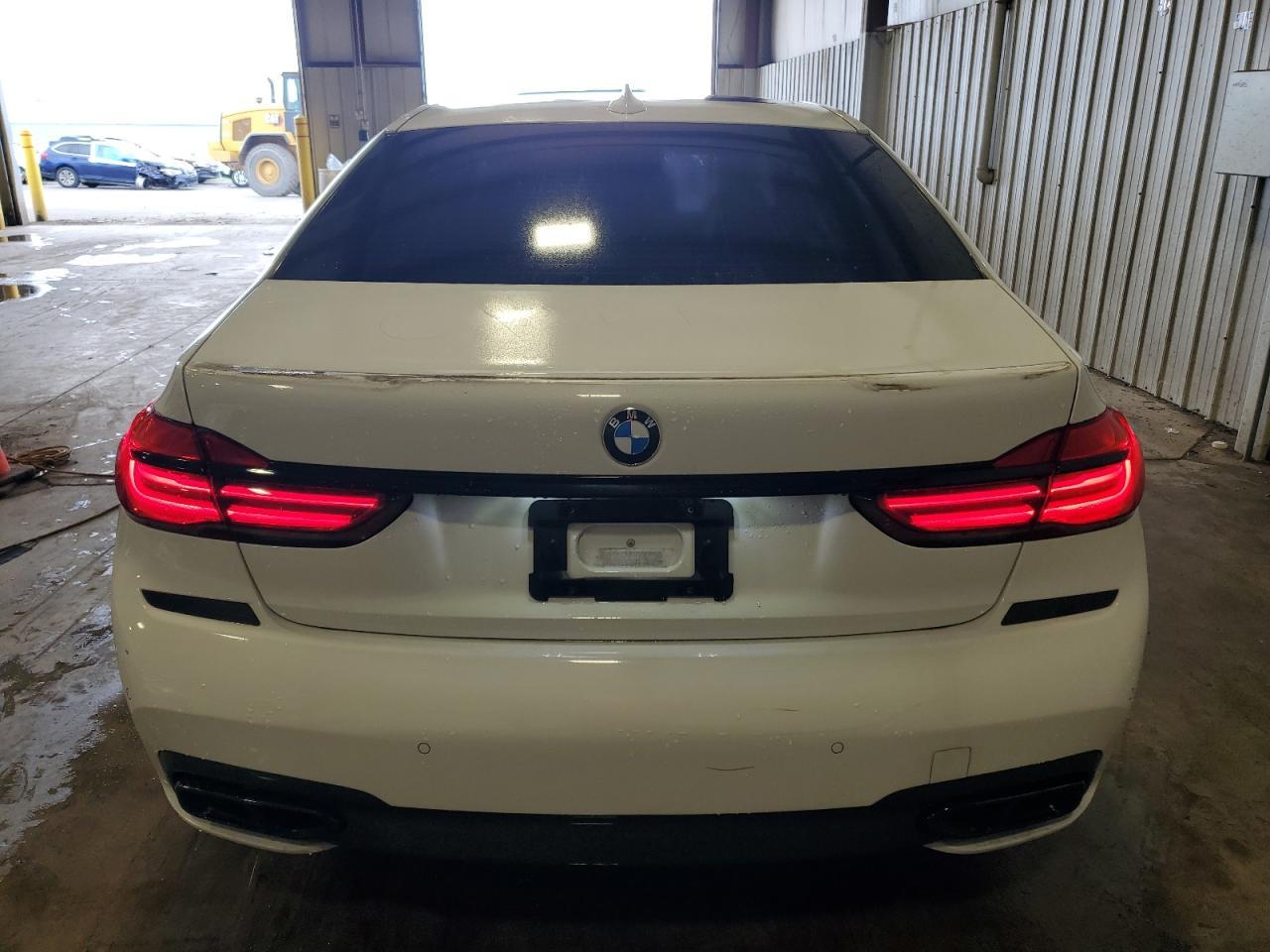 2016 BMW Seria 7 - zdjęcie 6