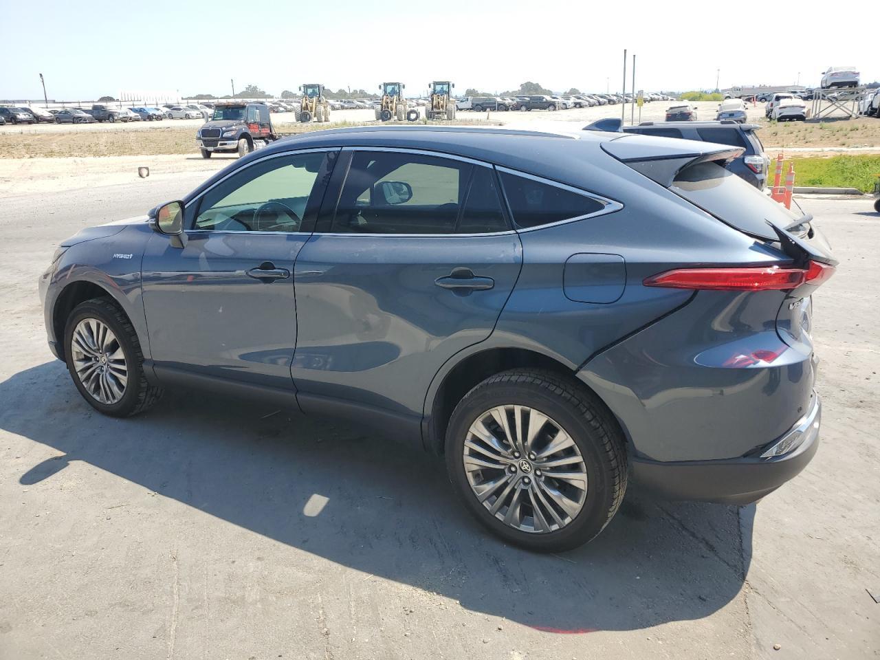 2021 Toyota Venza - zdjęcie 2