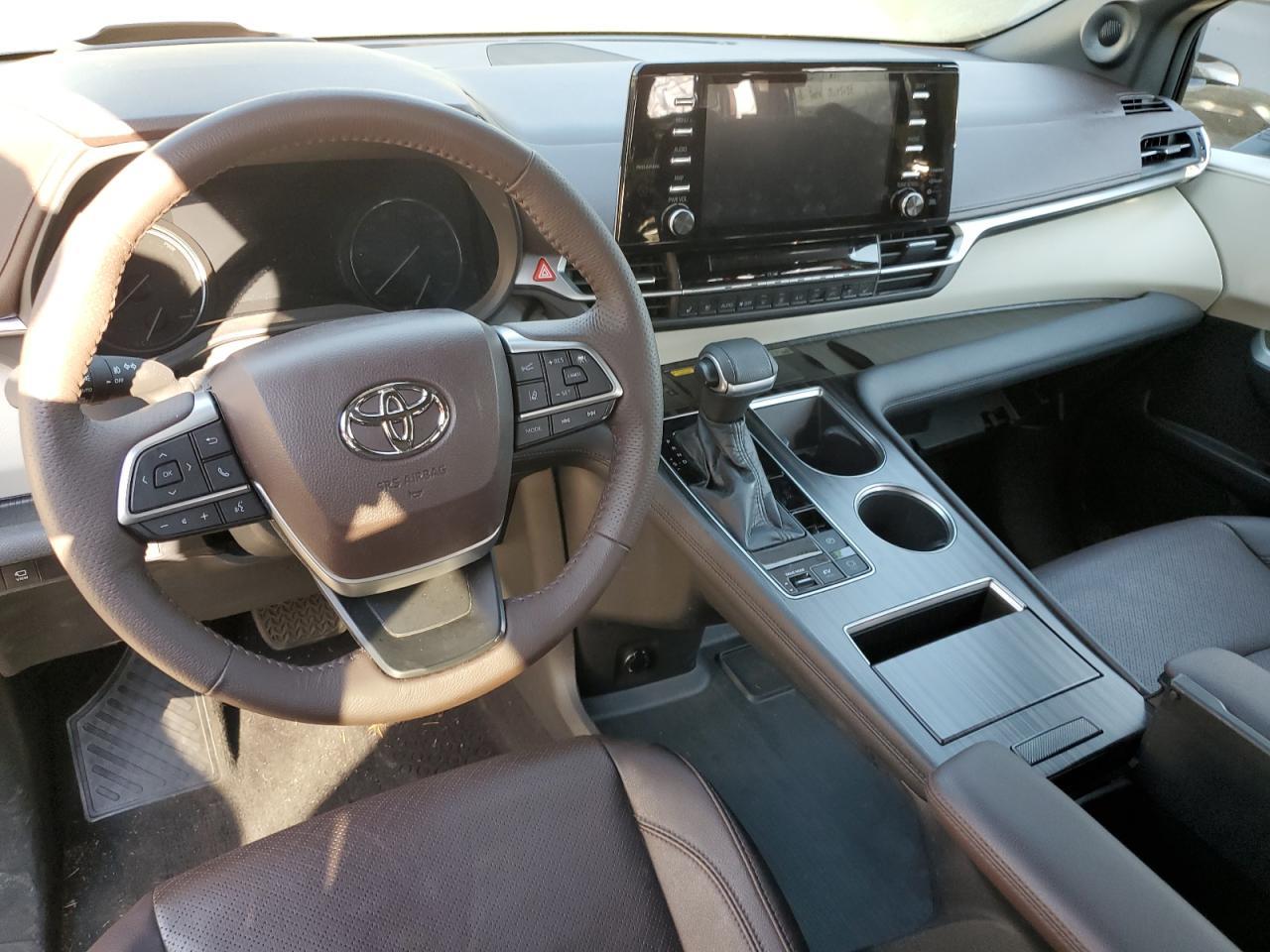 2021 Toyota Sienna Limited - zdjęcie 8