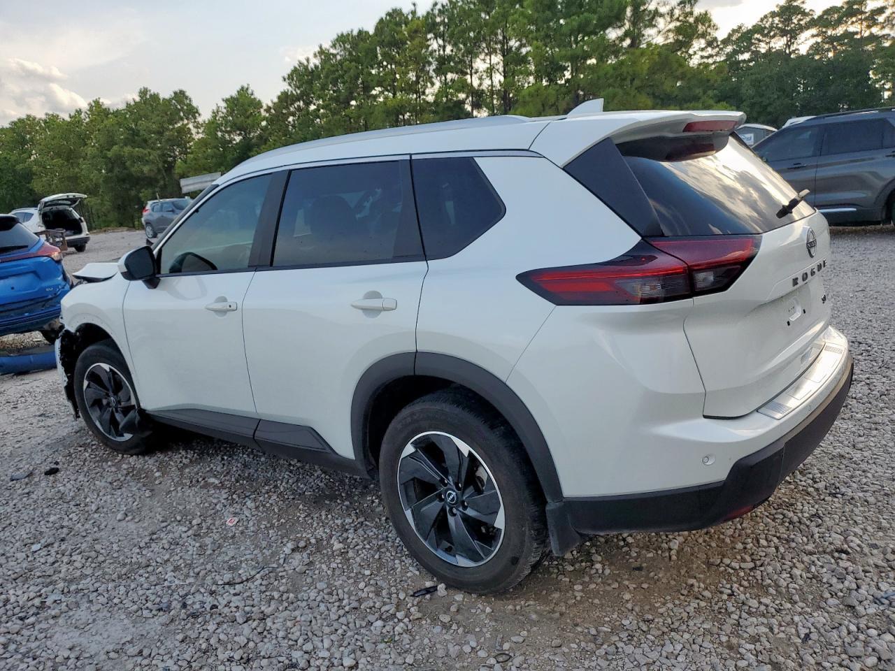 2024 Nissan Rogue Sv - zdjęcie 2