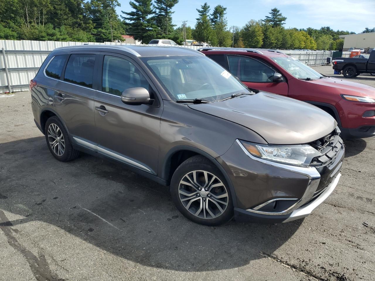 2017 Mitsubishi Outlander Se - zdjęcie 4