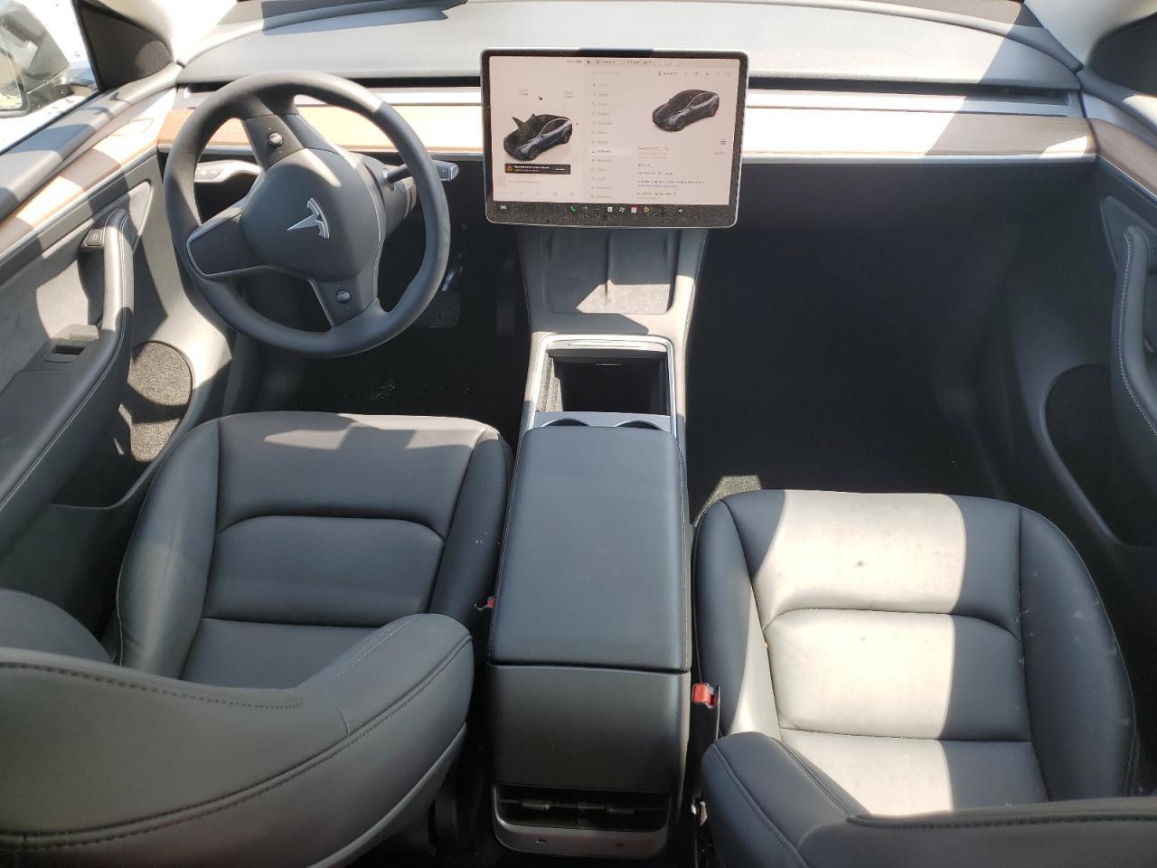 2024 Tesla Model Y - zdjęcie 8