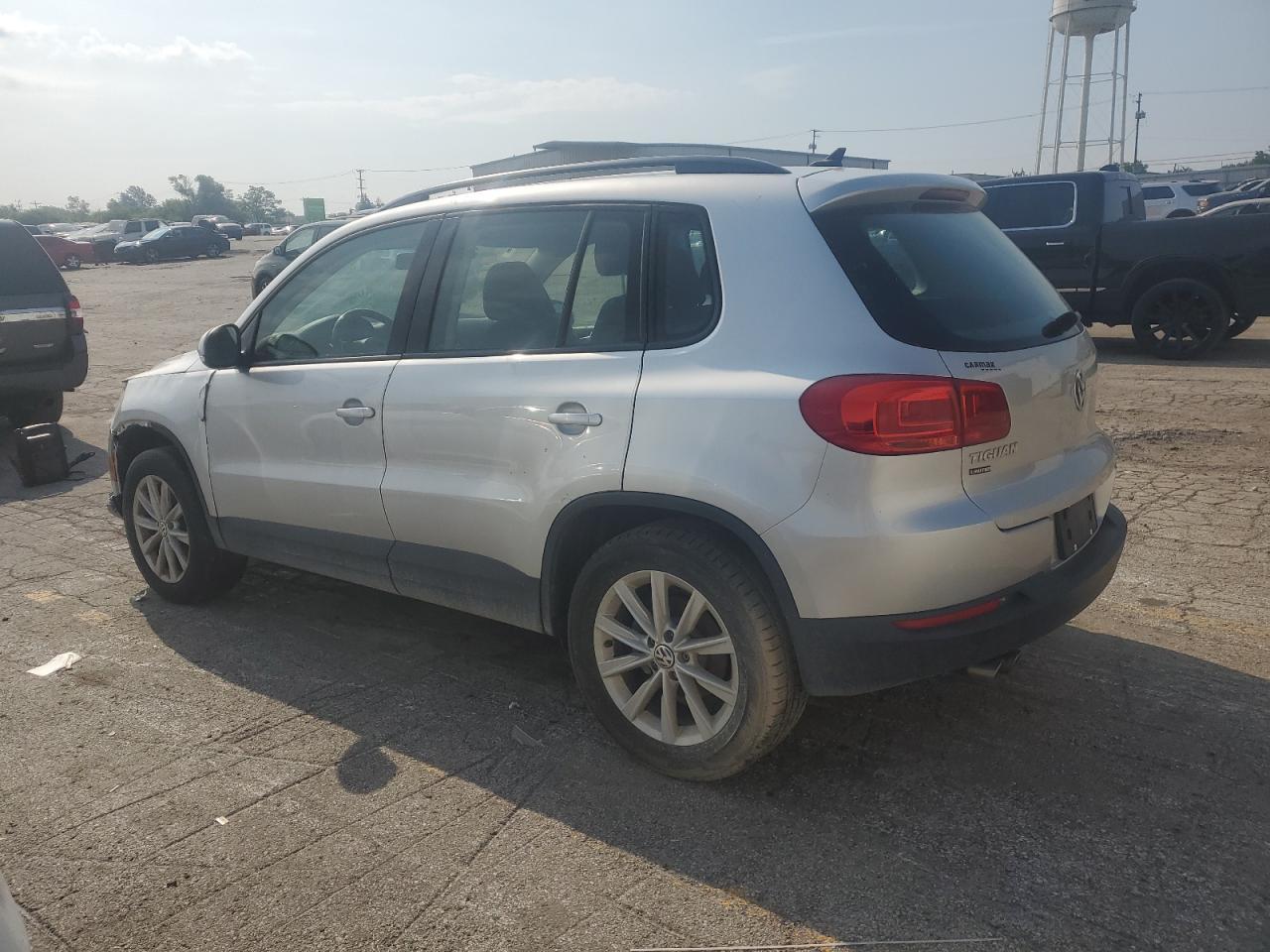 2017 Volkswagen Tiguan S - zdjęcie 2