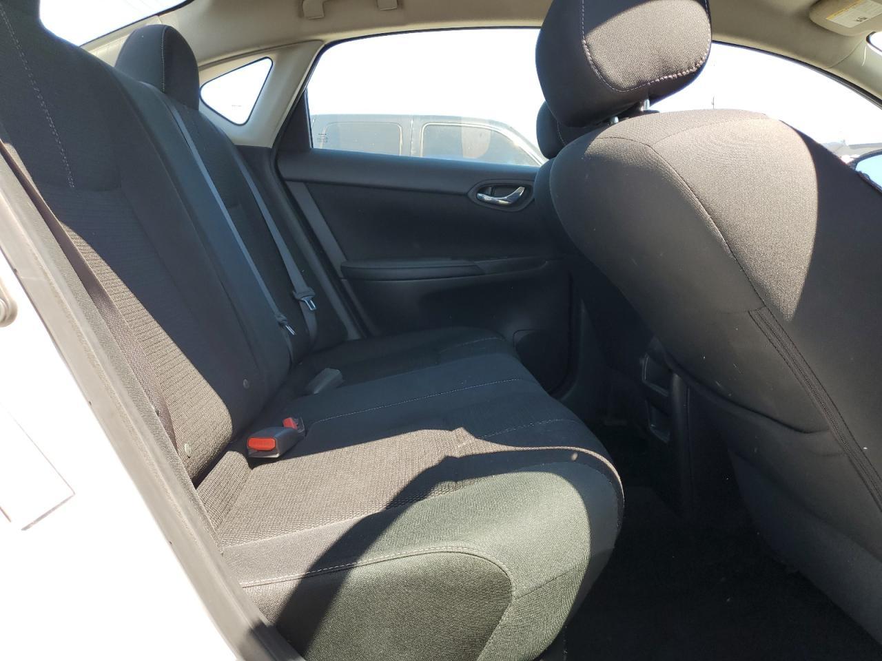 2018 Nissan Sentra S - zdjęcie 10