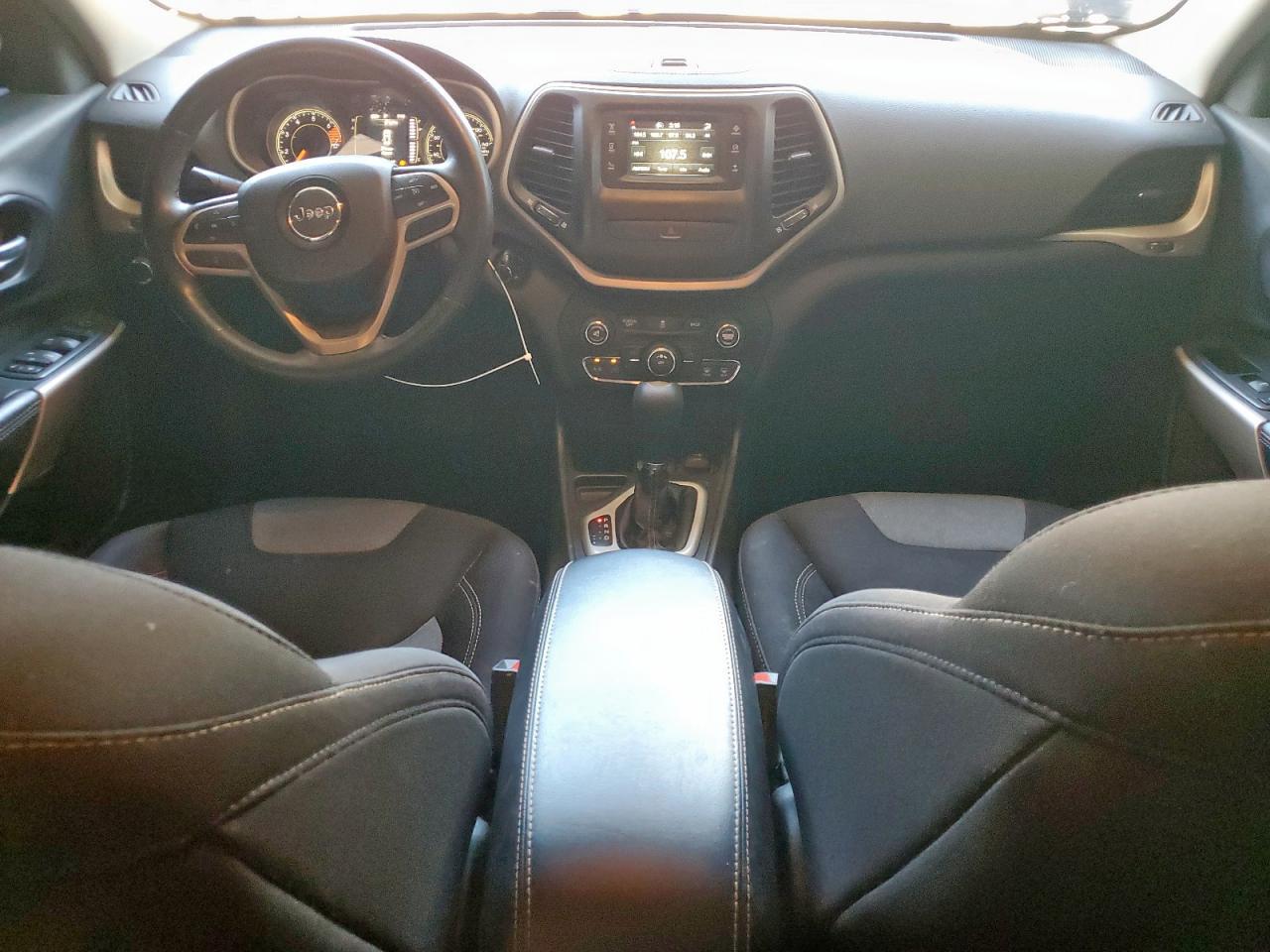 2017 Jeep Cherokee Sport - zdjęcie 8