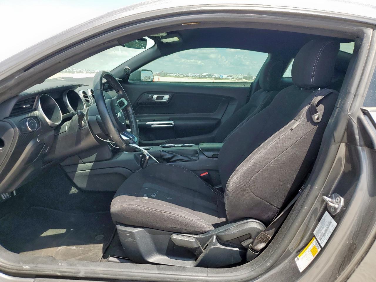 2021 Ford Mustang - zdjęcie 7