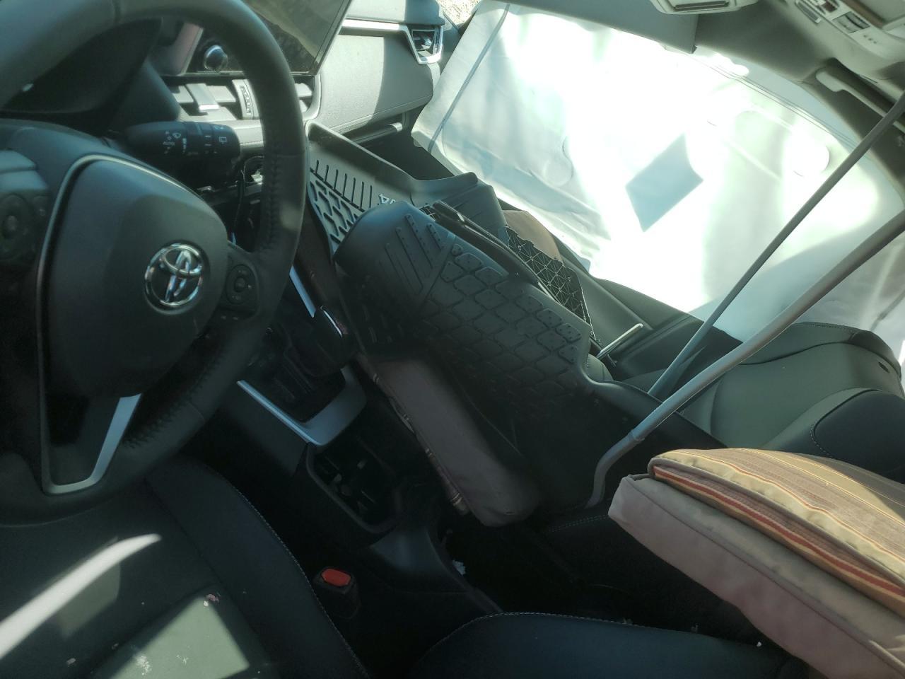 2025 Toyota Rav4 Xle - zdjęcie 8
