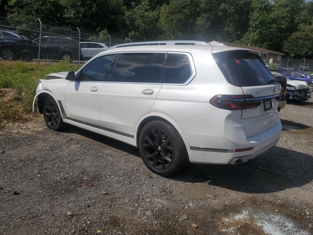 2023 BMW X7 xDrive40I - zdjęcie 2