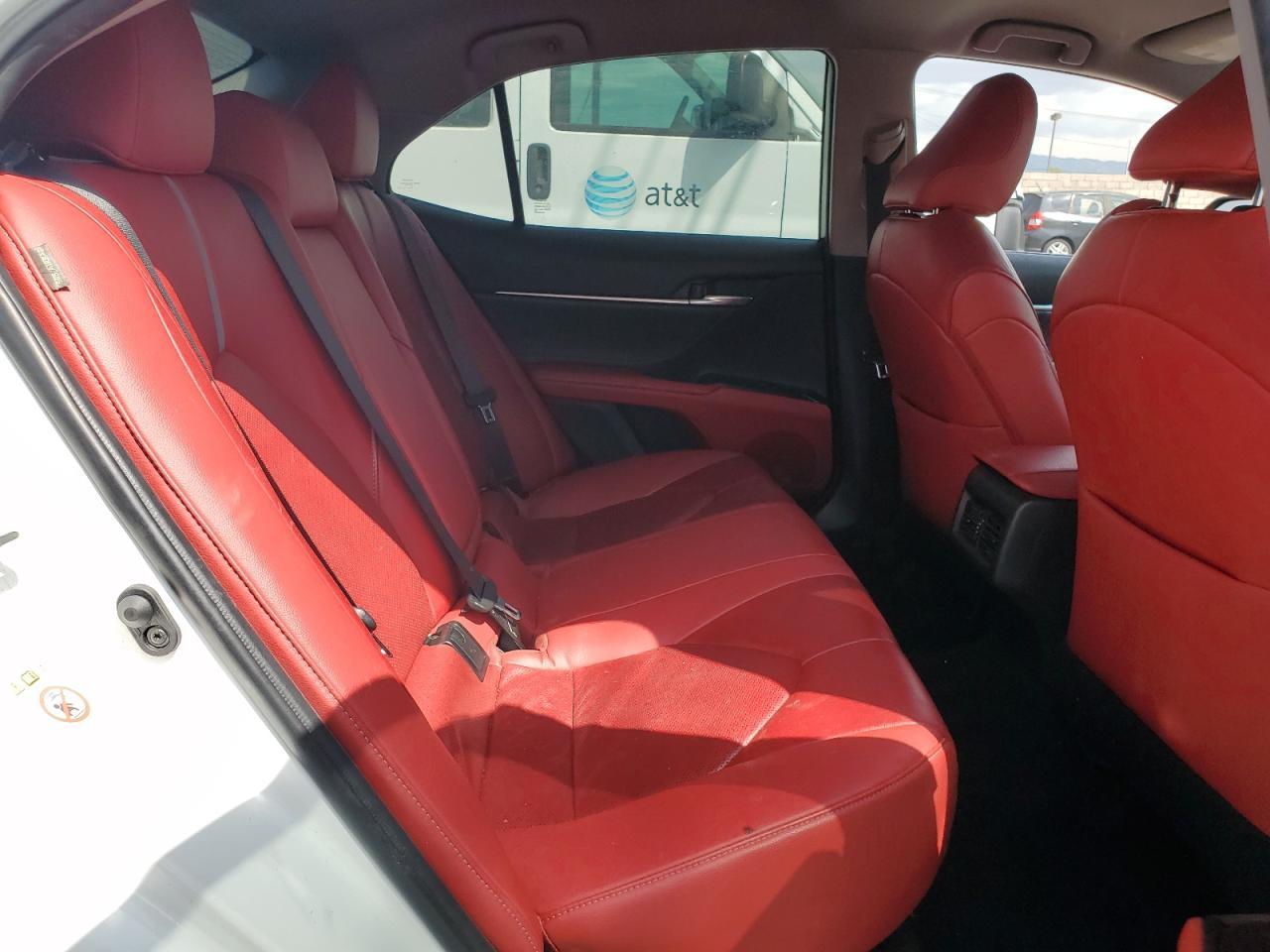 2018 Toyota Camry - zdjęcie 10