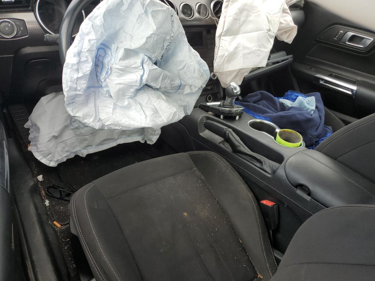 2020 Ford Mustang - zdjęcie 8