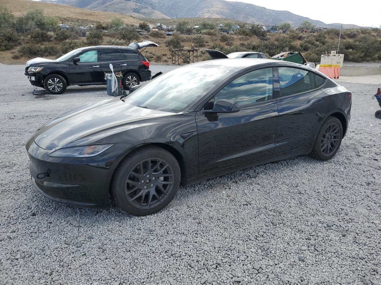 2025 Tesla Model 3 - zdjęcie główne