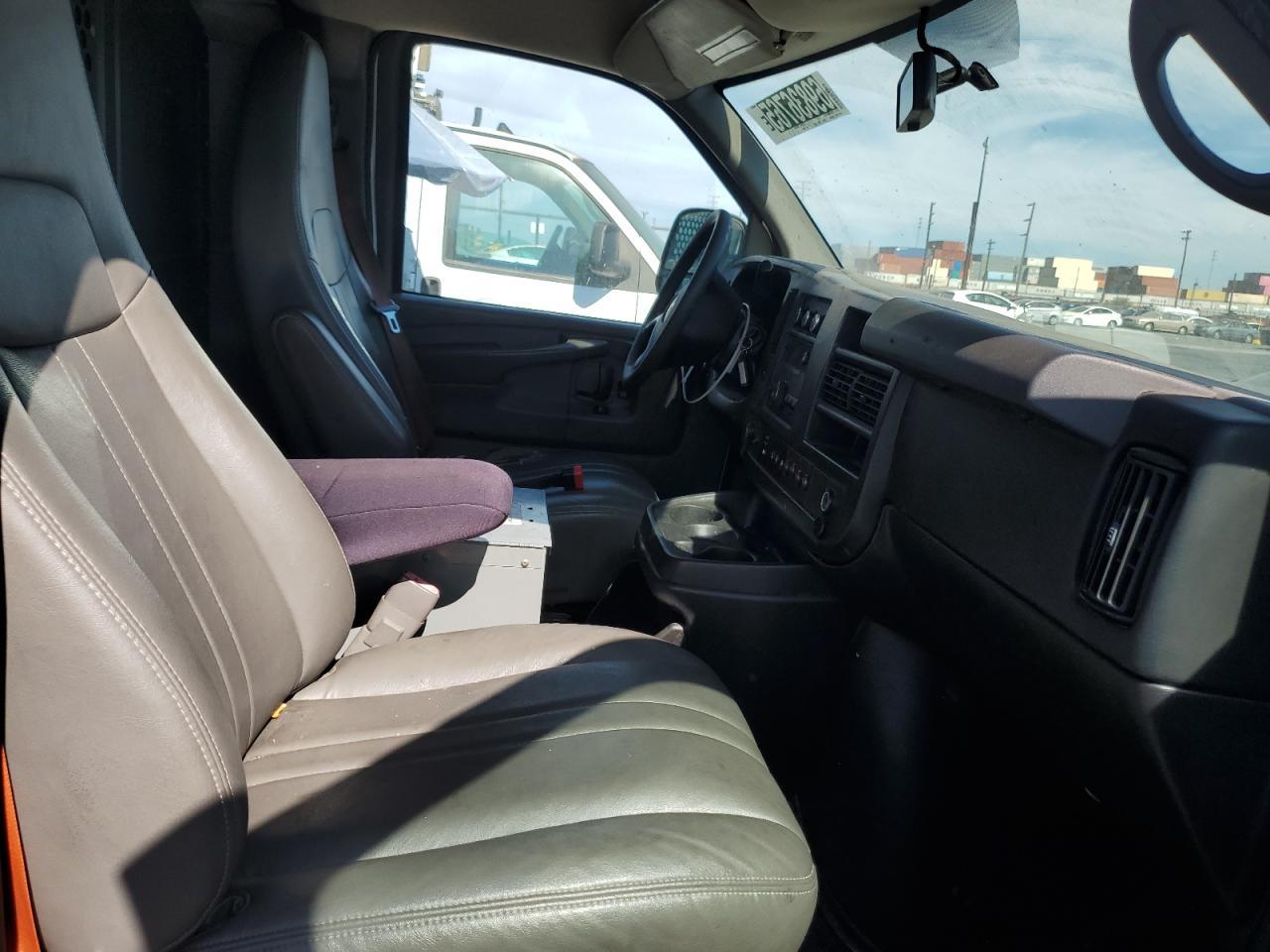 2014 Chevrolet Express G2500 - zdjęcie 10