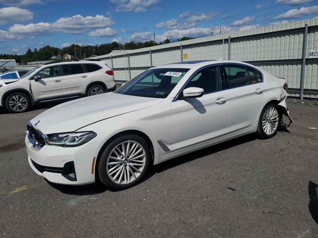 2021 BMW Seria 5 - zdjęcie główne