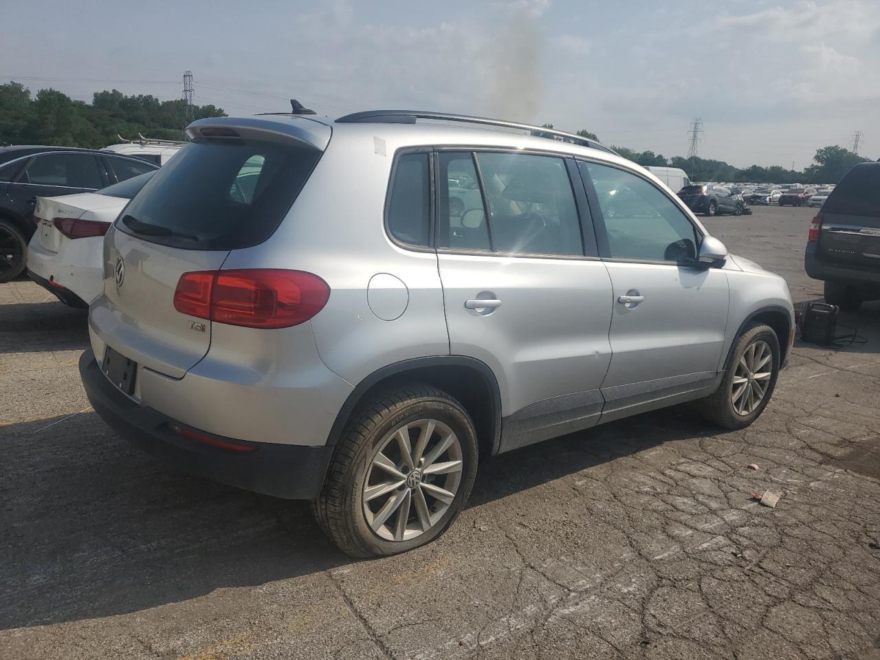 2017 Volkswagen Tiguan S - zdjęcie 3