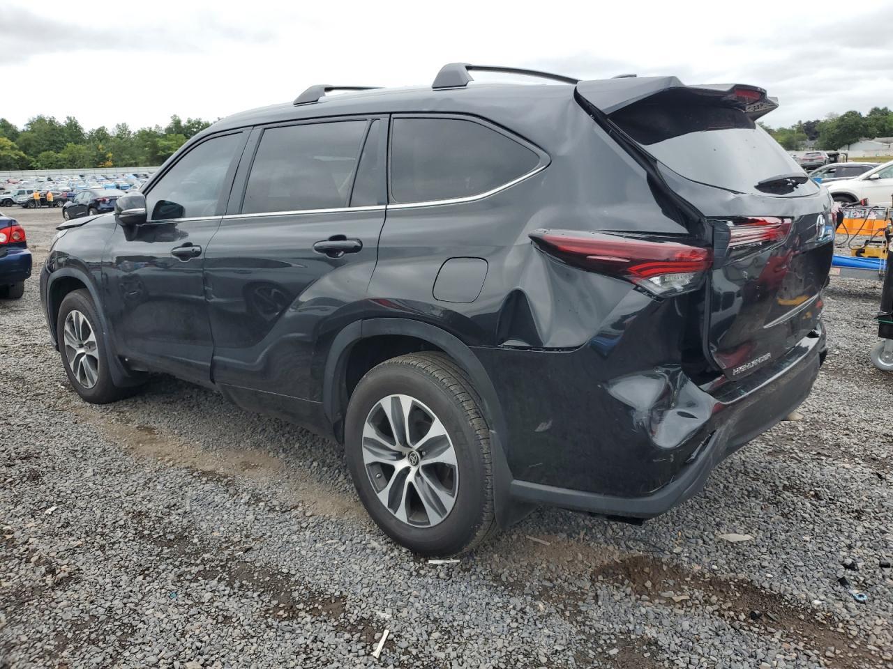 2024 Toyota Highlander Le - zdjęcie 2