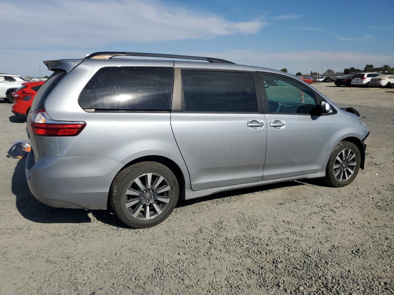2018 Toyota Sienna - zdjęcie 3