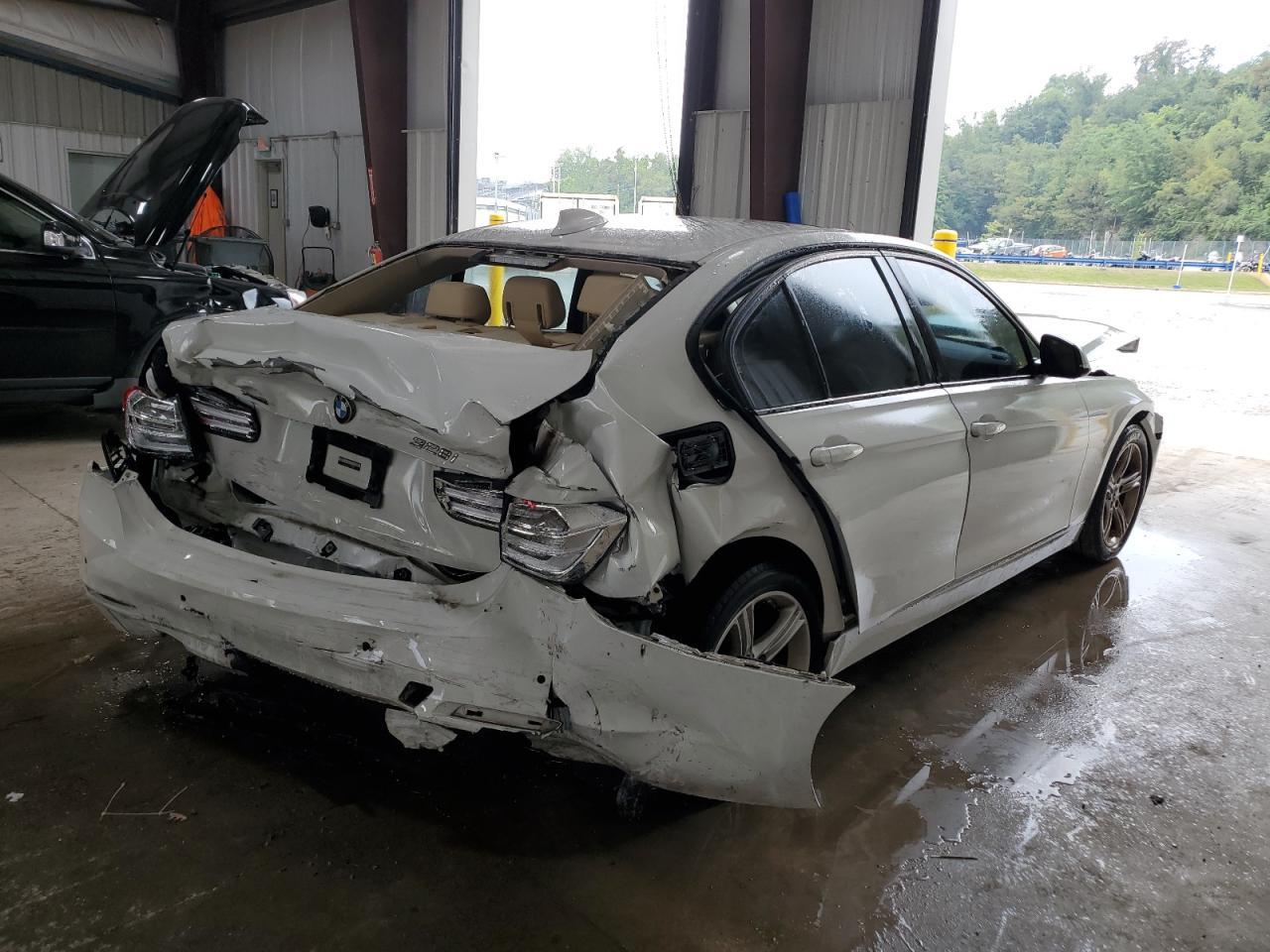 2014 BMW Seria 3 - zdjęcie 3