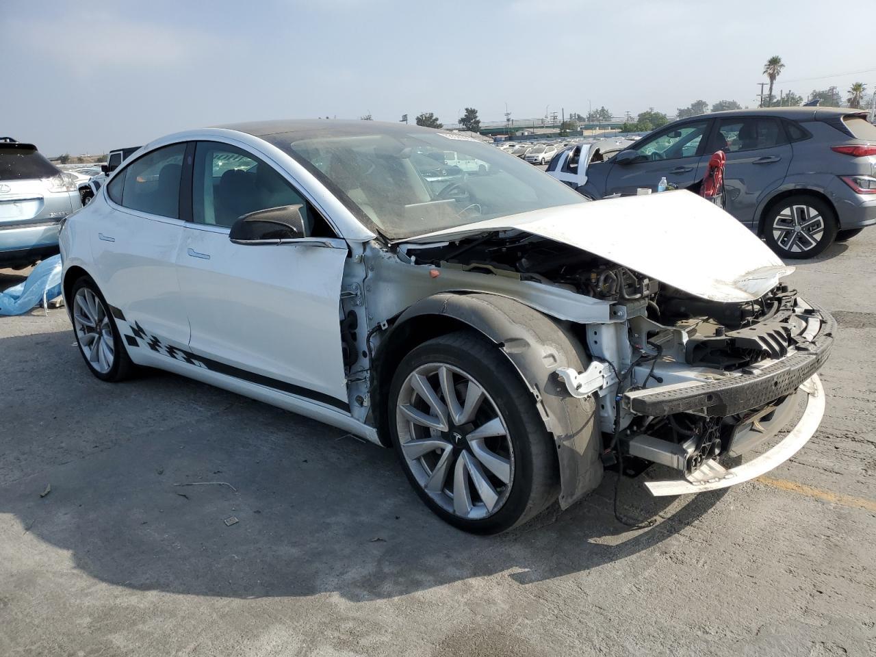 2019 Tesla Model 3 - zdjęcie 4
