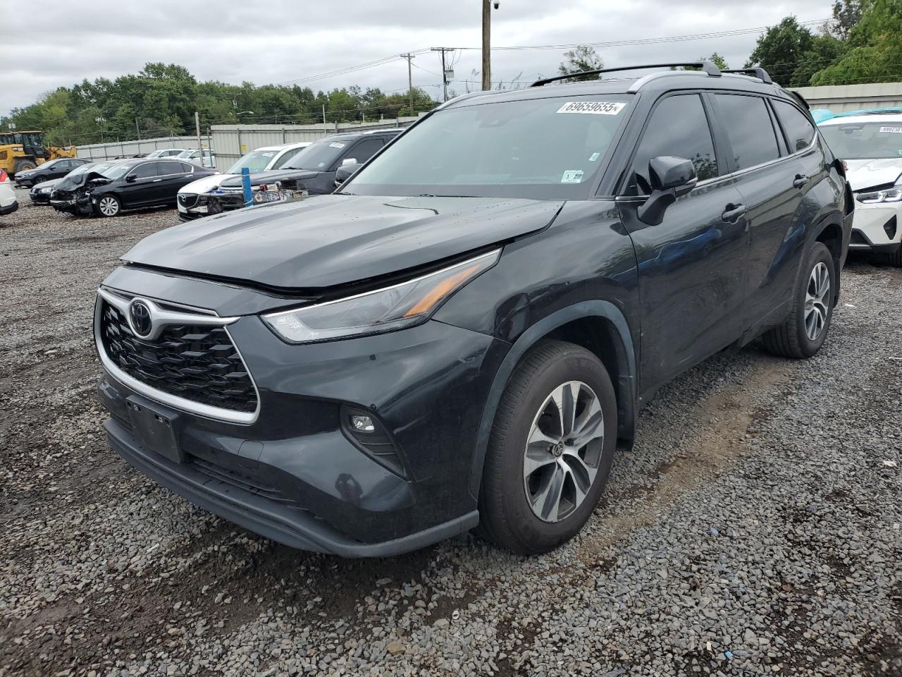 2024 Toyota Highlander Le - zdjęcie główne