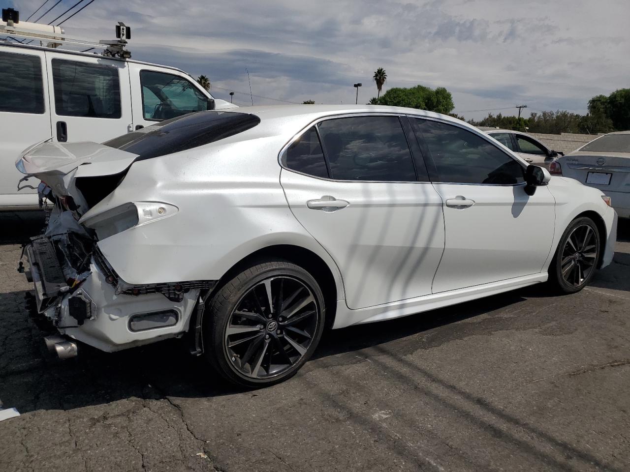 2018 Toyota Camry - zdjęcie 3
