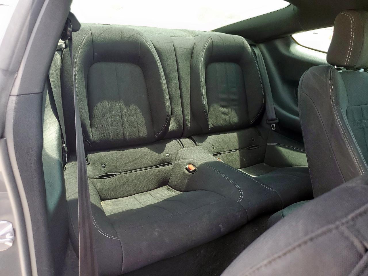 2021 Ford Mustang - zdjęcie 10