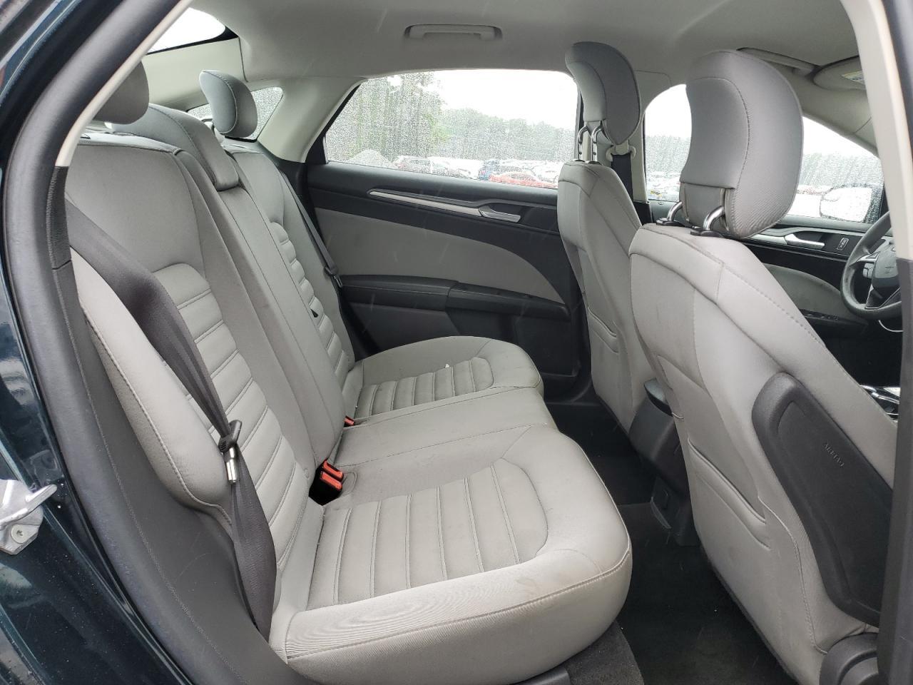 2014 Ford Fusion S - zdjęcie 10