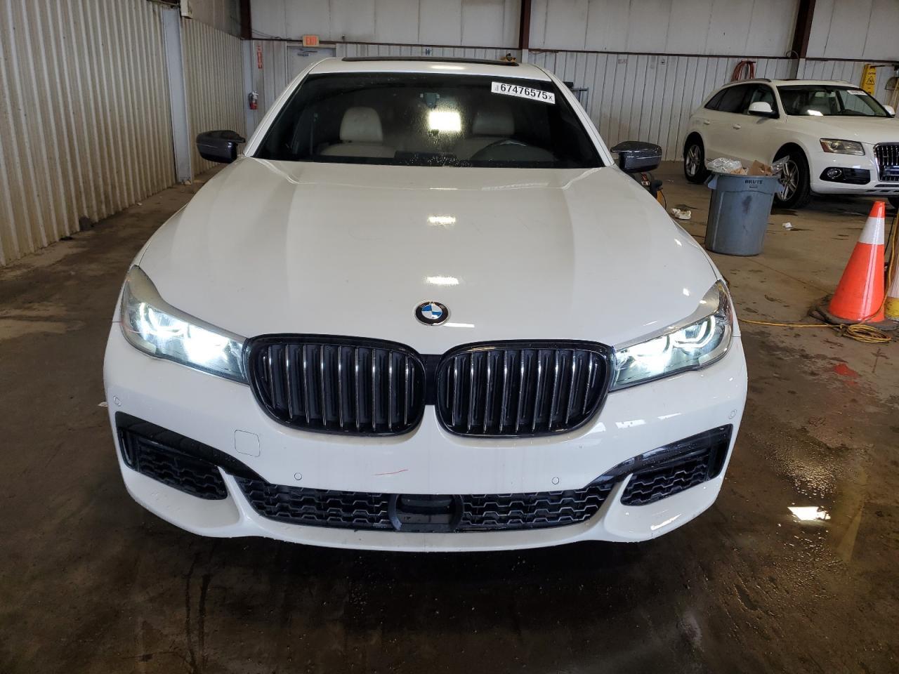 2016 BMW Seria 7 - zdjęcie 5