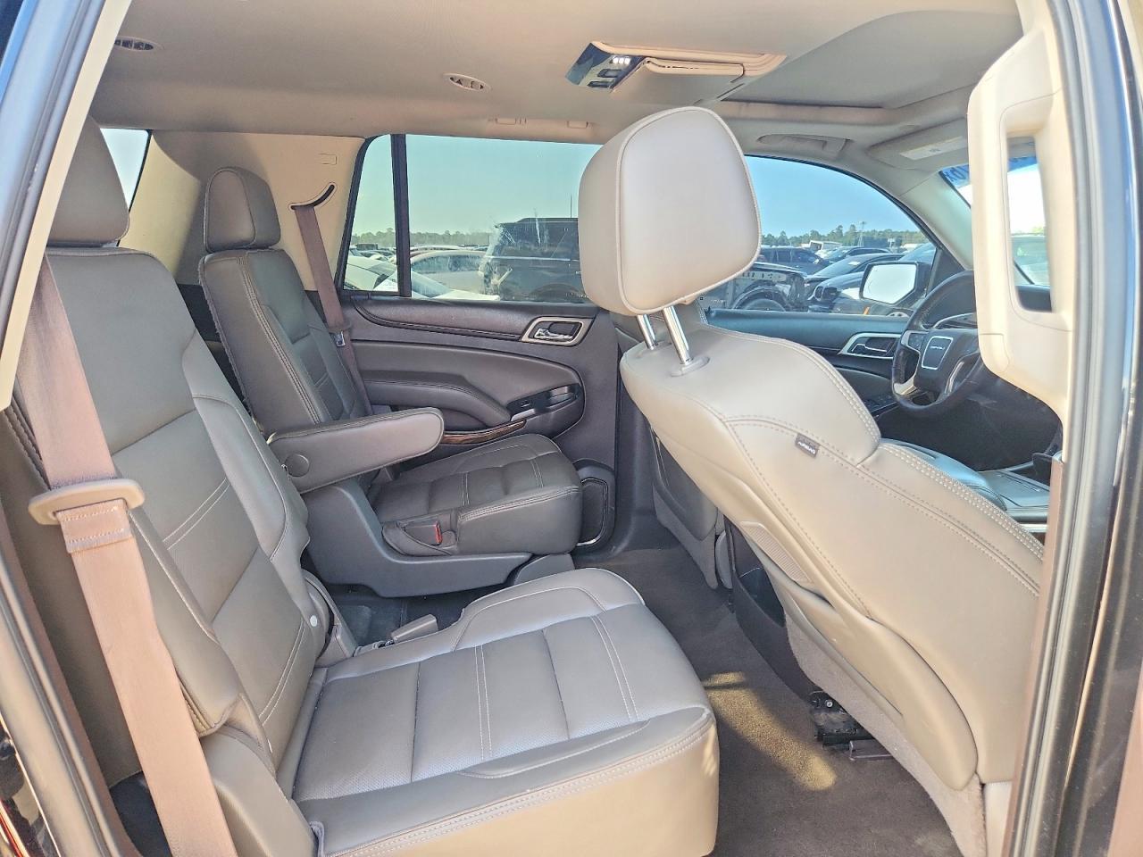 2016 GMC Yukon Denali - zdjęcie 11