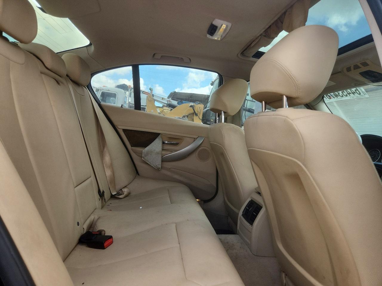 2014 BMW 320 I - zdjęcie 10