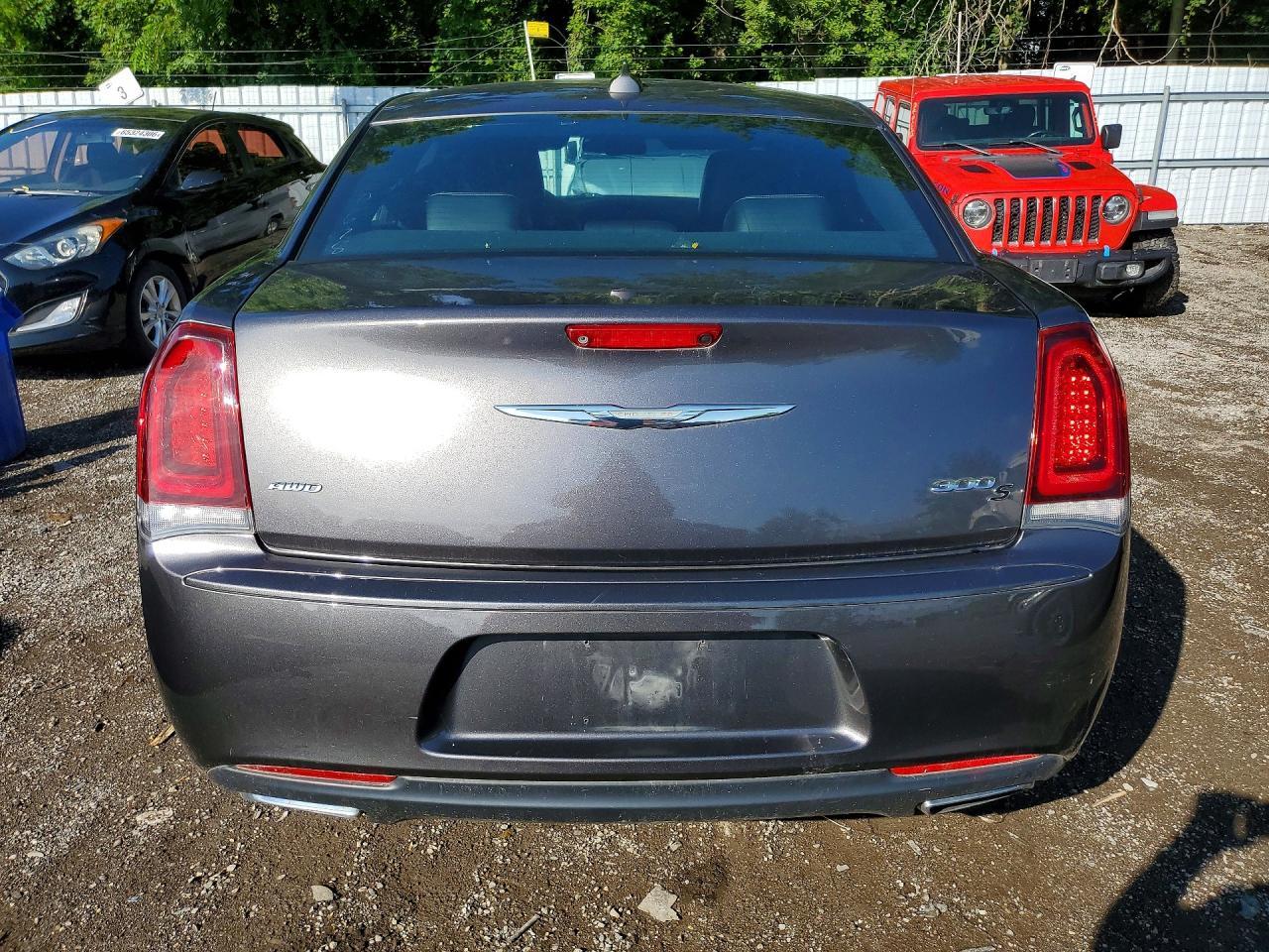 2018 Chrysler 300 S - zdjęcie 6