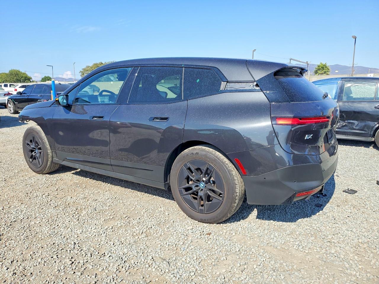 2023 BMW Ix xDrive50 - zdjęcie 2