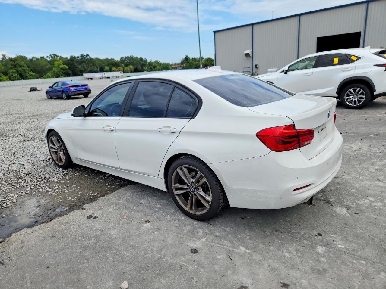 2016 BMW 320 I - zdjęcie 2