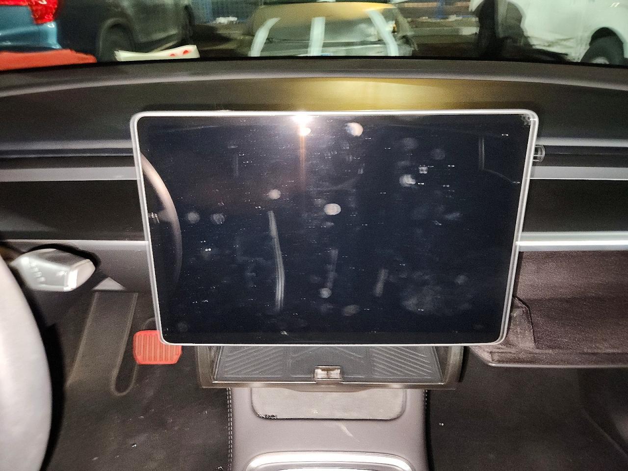 2024 Tesla Model Y - zdjęcie 9