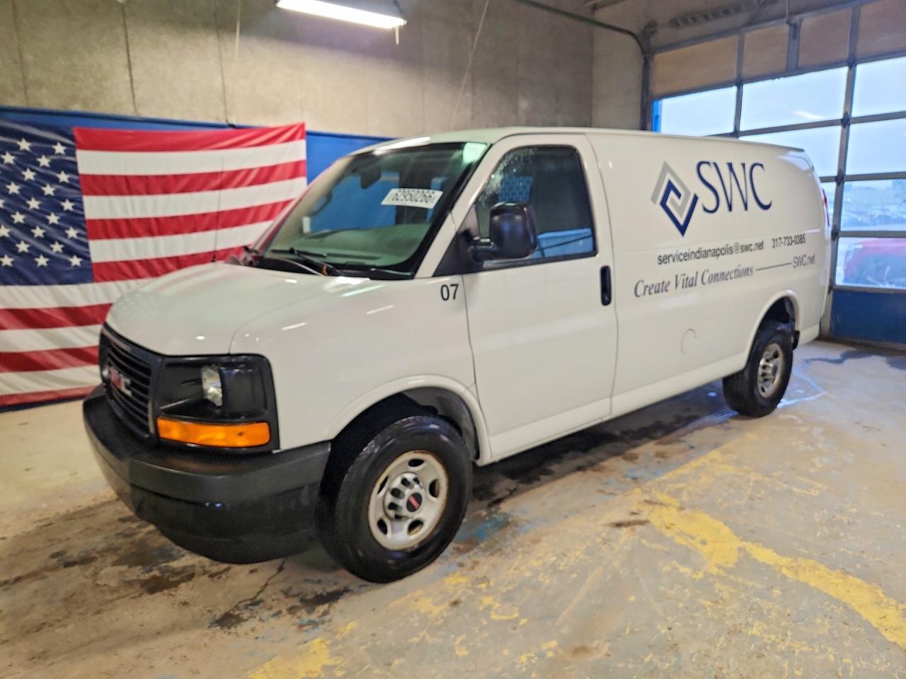 2017 GMC Savana G2500 - zdjęcie główne