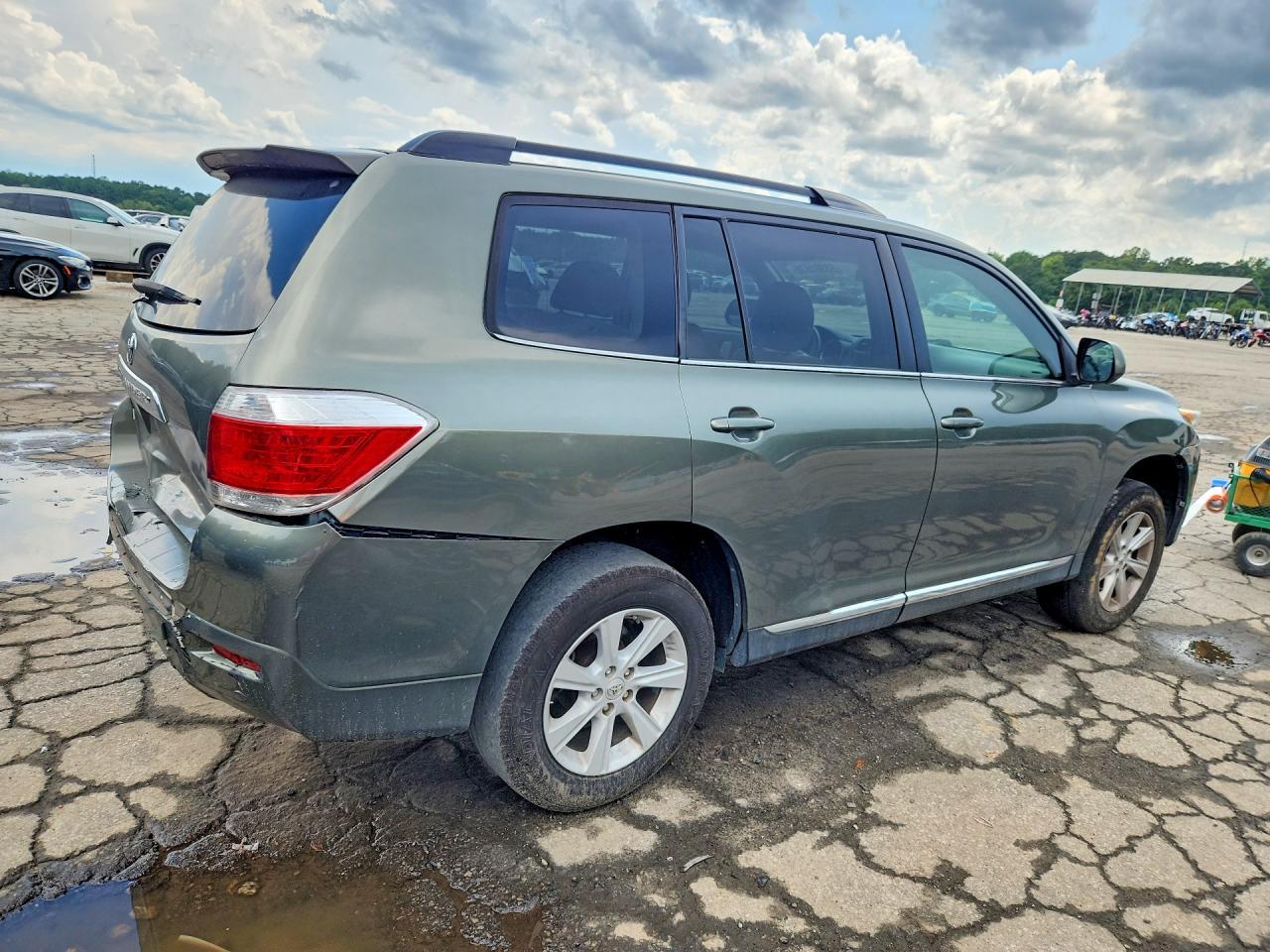 2013 Toyota Highlander Plus - zdjęcie 3