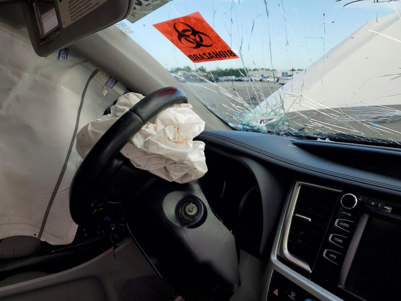 2019 Toyota Highlander Le Plus - zdjęcie 9